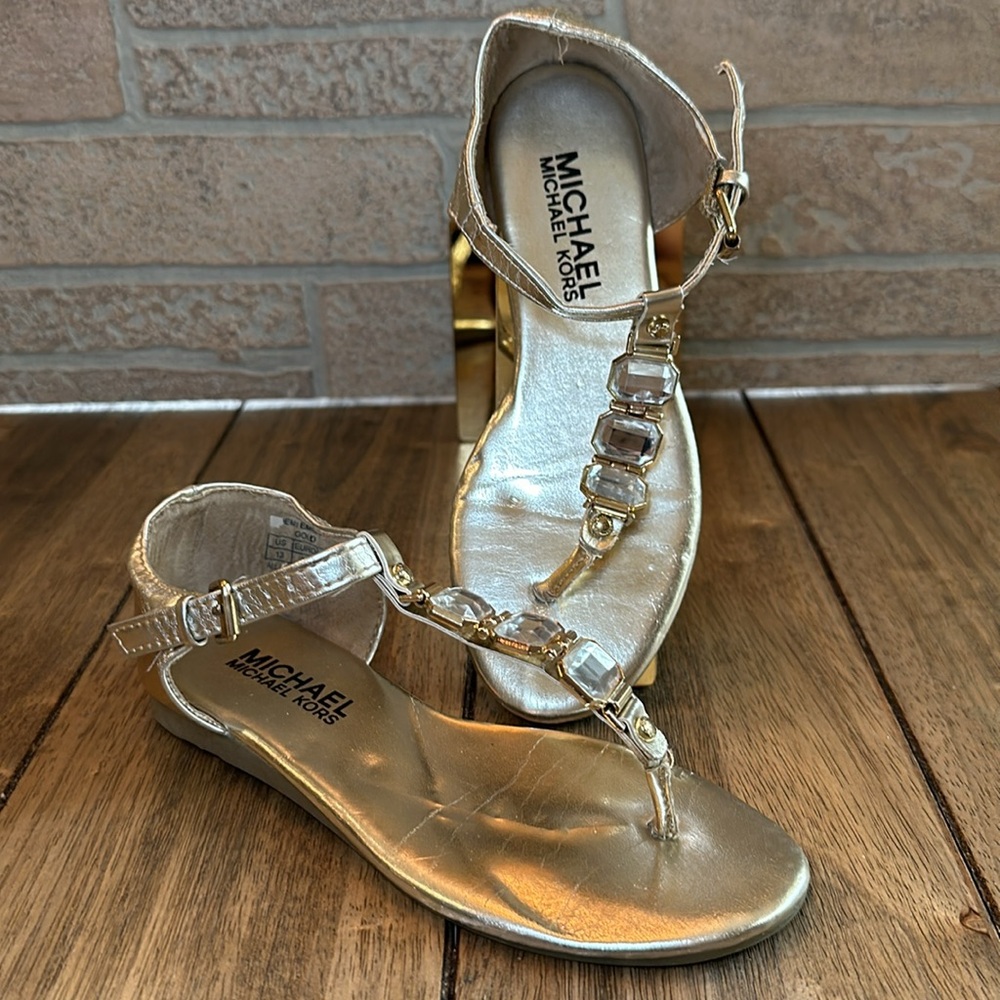 Michael Kors Girls Demi Emilia Gold Metallic T-Strap Jeweled Thong Sandal/Sz 13